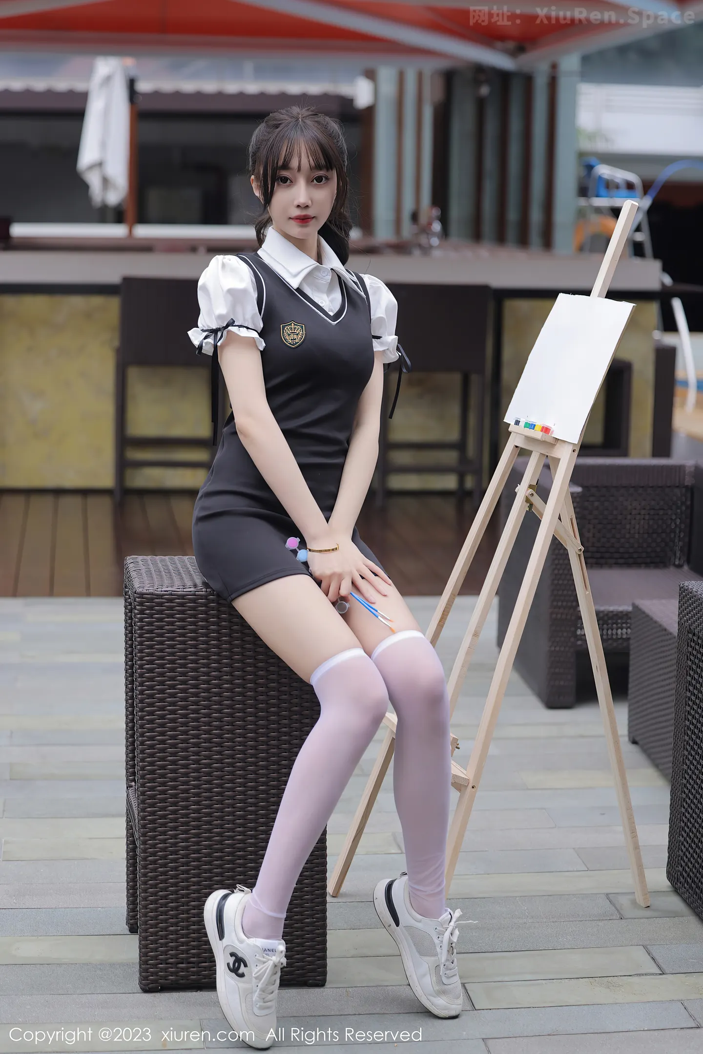 图片[2]-[XiuRen秀人网]2023.06.09 VOL.6889 玥儿玥er 灰色OL制服与白色蕾丝内衣加丝袜美腿性感私房写真集-秀人网官方网站